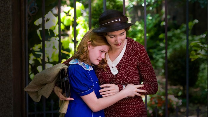 040311-ep01-mildred-little-veda-hugging-crying-1024