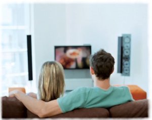happy-couple-watching-tv